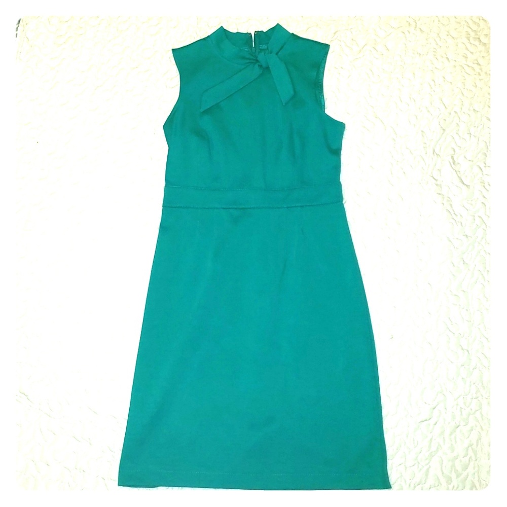 Shift dress with bow detail